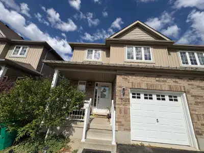 ✨ SPACIOUS MASTER BEDROOM + HUGE WALK-IN CLOSET Near Hwy 401 & Cambridge Looking for a spacious, com...