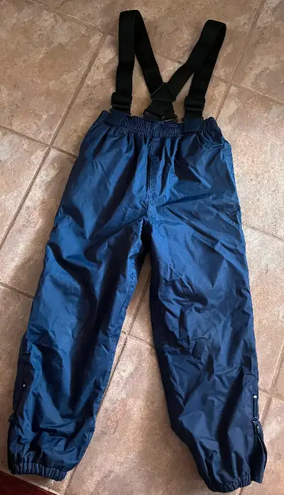 Good condition boys snow pants, size 6, $5； From pet free and smoke free family; Pick up near Yonge...