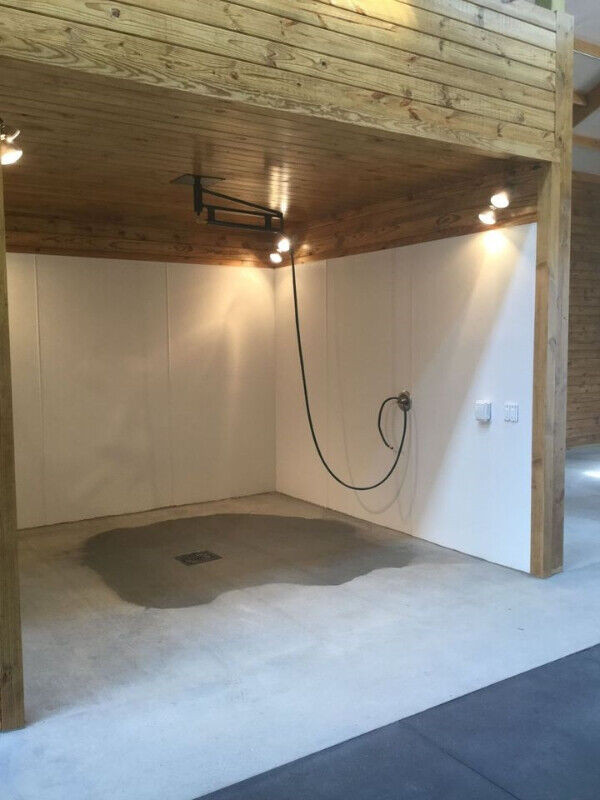 4 x 10' Plastic White Glossy Wall Panels water & moisture proof in Floors & Walls in Renfrew - Image 4