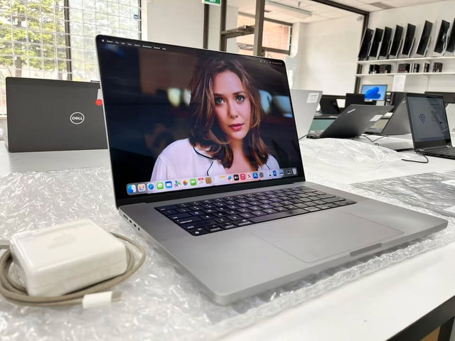 Apple Macbook Pro A2485 | 2021 | M1 Pro | 16 inch On SALE!!! in Laptops in Mississauga / Peel Region - Image 3
