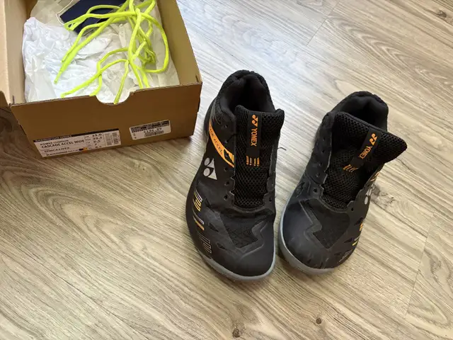 Yonex sneakers badminton chaussures de sport hommes ado (8.5) in Men's Shoes in City of Montréal - Image 5