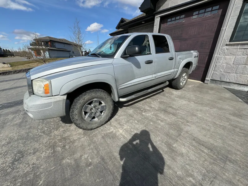 2005 Dodge Dakota Laramie Crew Cab V8