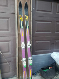 Classic skiis with bindings