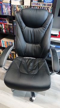 Office / Computer chair, slightly used, excellent condition