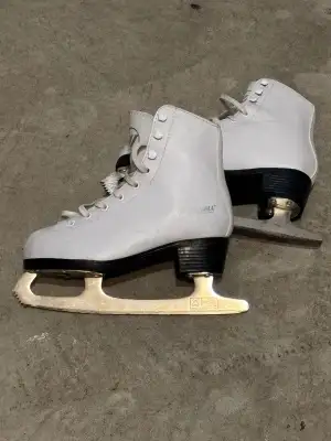 Used figure skates size 2, View more