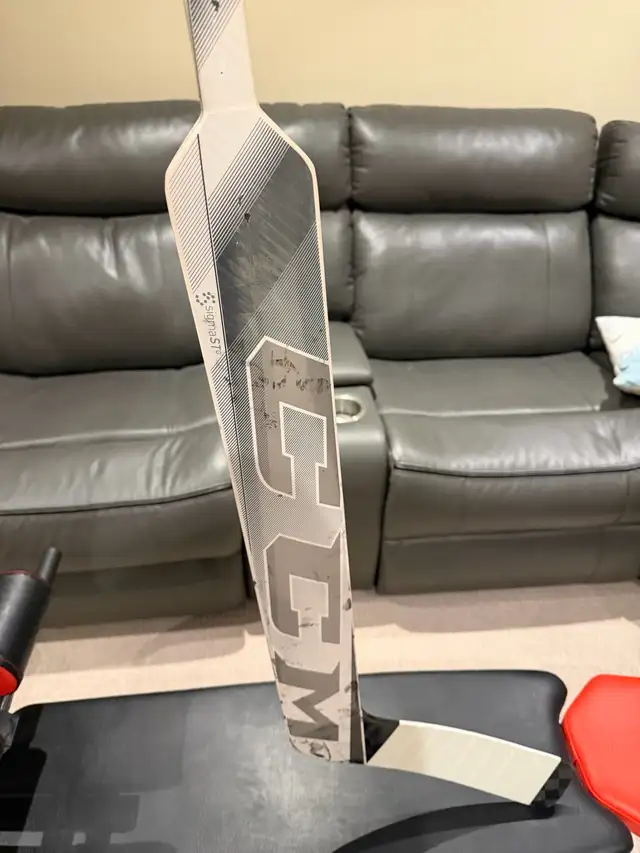 CCM Eflex 5 Prolite Senior Goalie Stick - 26” in Hockey in Hamilton - Image 4