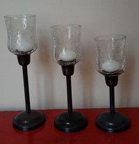 Ensemble de 3 chandeliers, verre et laiton Candle stick holders