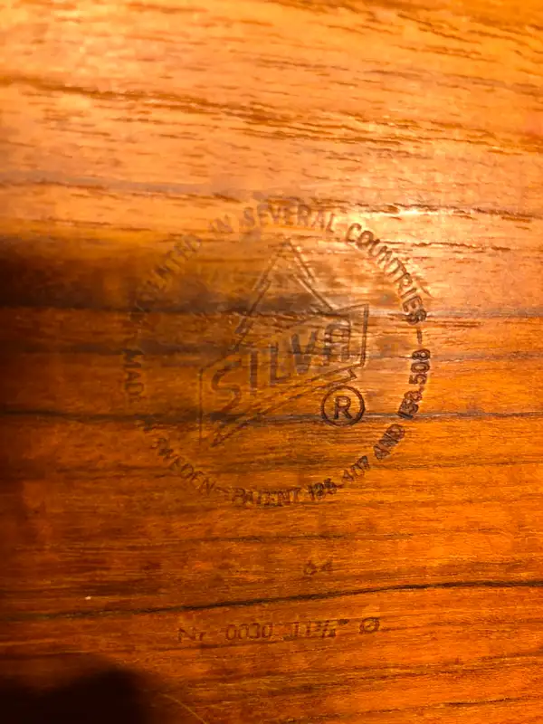 Teak trays and porcelain cake plate (Various items)63013093290115122