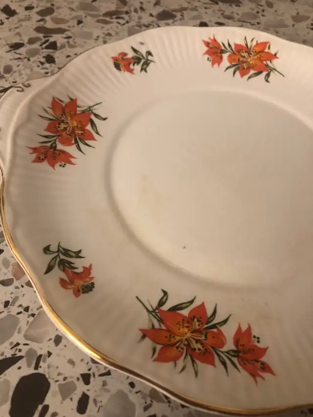 Queen’s Tiger Lily Cake Plate579665154289192961
