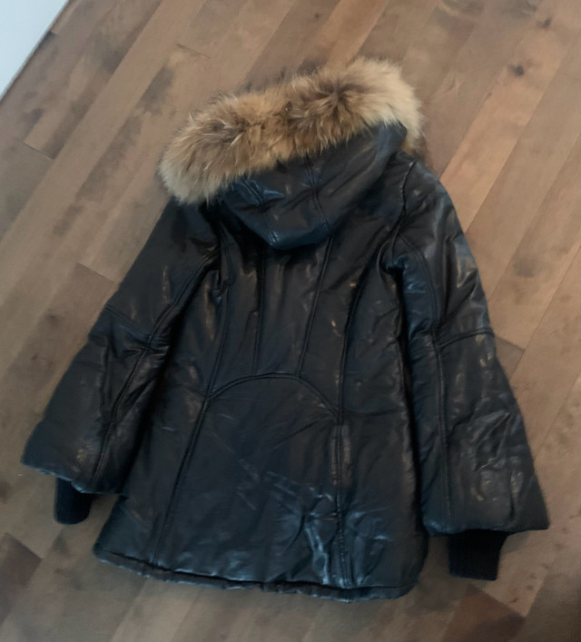 Sicily leather down coat  dans Femmes - Hauts et vêtements d'extérieur  à Ville de Montréal - Image 4
