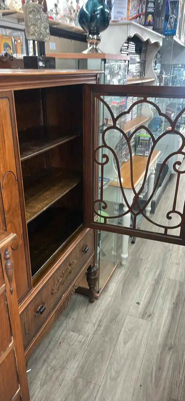 antique china cabinet in Hutches & Display Cabinets in Edmonton - Image 4