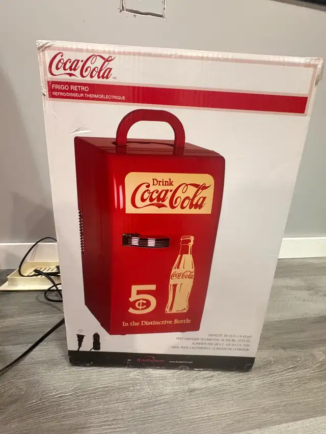 Coca-Cola Retro Koolatron Mini Fridge in Refrigerators in Markham / York Region - Image 4