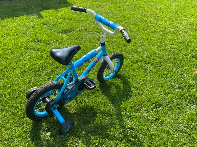 Tricycle - vélo enfant in Kids in Laval / North Shore - Image 4