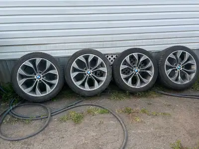 4 mag bmw x3 19" Sur pneu 245/45/19 hiver fini 5/32 Était sur bmw x3 2015 Les 4 pour 600$