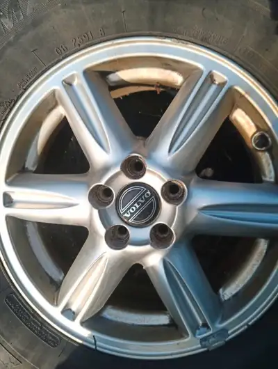 Four 16-inch rims 250 for all