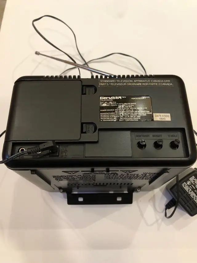 Genexxa Vintage Black & White Portable TV with Am/Fm Radio. in TVs in Saint John - Image 6