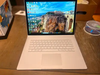 Microsoft Surface Book 2 – 16GB RAM / 512GB SSD/GTX1060, View more