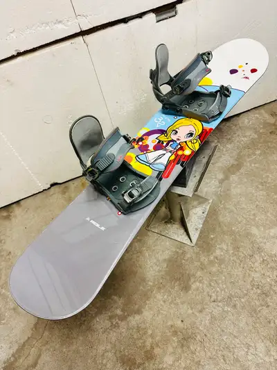 Mole snowboard with Sims small bindings 132 cm total length 23 cm width Waxed with sharp edges ready...