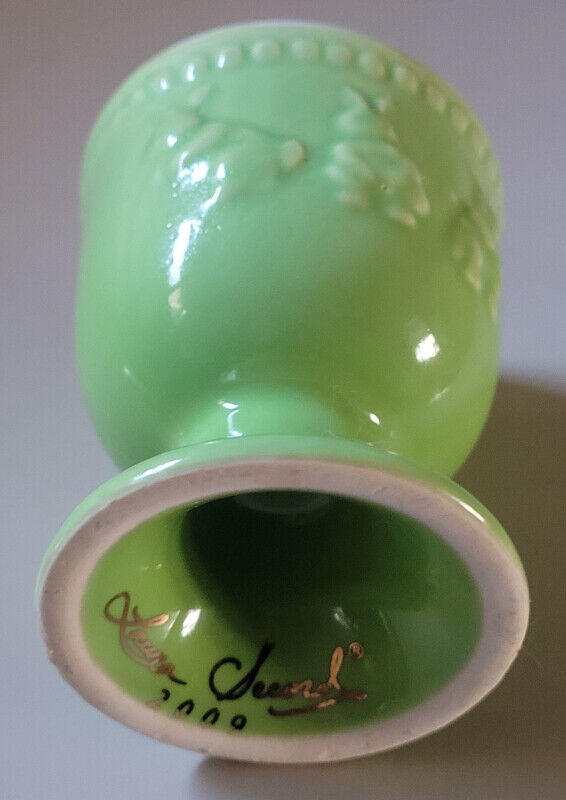 Laura Secord 2009 Raised Rabbits Logo Medallion Green Egg Cup in Arts & Collectibles in Oshawa / Durham Region - Image 4