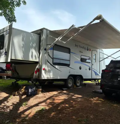 2009 Jayco Jay Feather for sale. Great condition with no leaks. Asking $9,000. Dry weight approx 4,2...