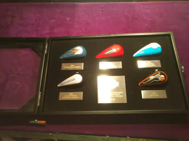 Harley Davidson 2006 Mini Gas Tank Shadow Box case  in Motorcycle Parts & Accessories in City of Toronto - Image 3