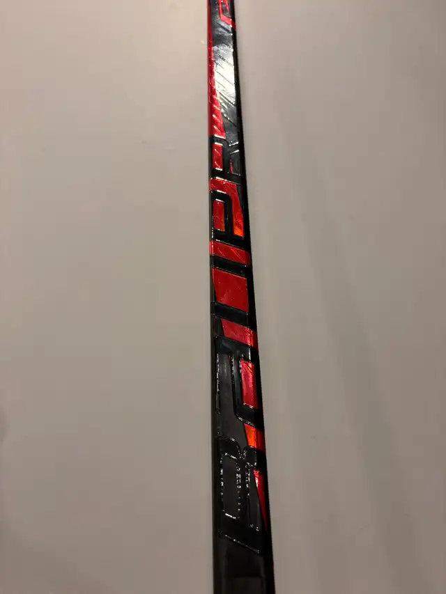 Bauer Pulse, Red, RH, P92, 87 Flex, Senior Hockey Stick in Hockey in Markham / York Region - Image 2