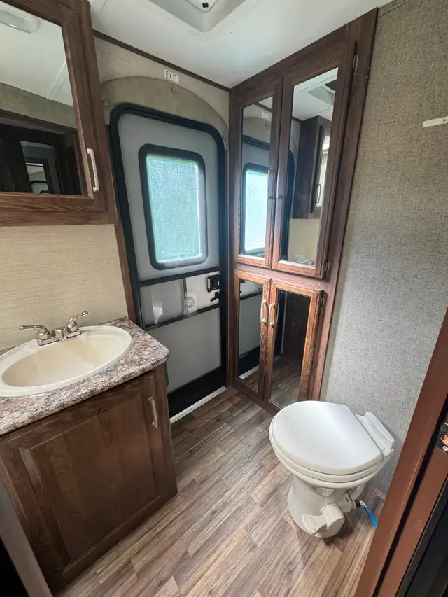 2017 Keystone Cougar Travel Trailer in Travel Trailers & Campers in Nelson - Image 7