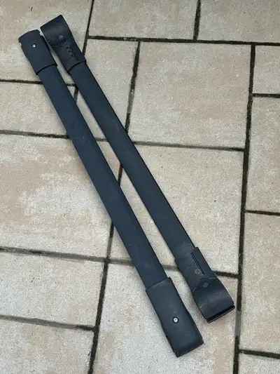 Voici une paire de barres de toit Thule, parfaites pour transporter vos équipements en toute sécurit...
