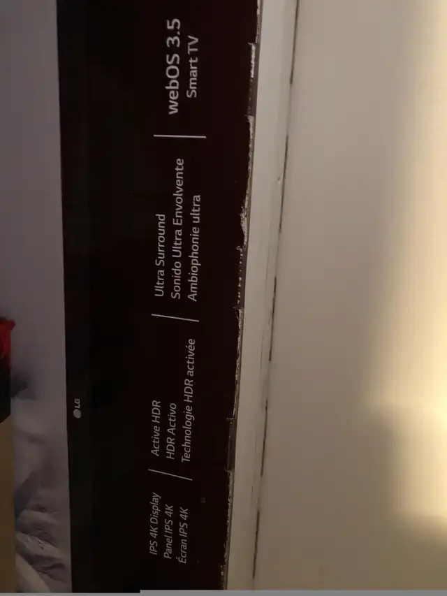 43" 4K LG Smart TV + Samsung Blu ray player in TVs in City of Montréal - Image 3