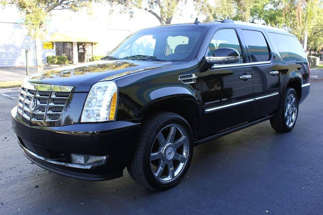 2011 Cadillac Escalade ESV Premium AWD 4dr Black SUV in Cars & Trucks in City of Toronto - Image 2