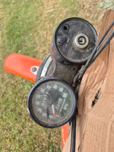 Nineteen seventy seven harley davidson, collectible bike.It's never been outside, been stored indoor...
