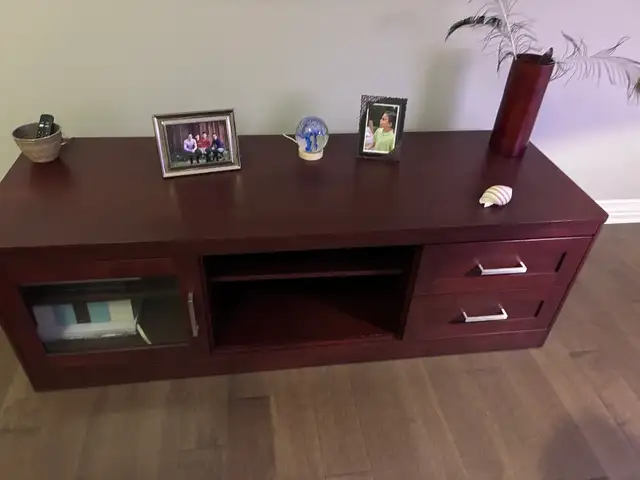 TV console table  in TV Tables & Entertainment Units in Ottawa - Image 3