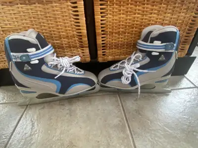 Ladies Skates, View more