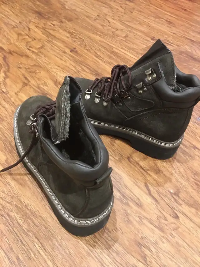 New shoes size 7 for sale in Women's - Shoes in Oakville / Halton Region - Image 3