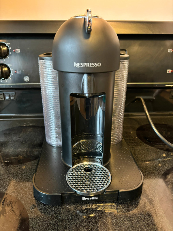 Nespresso Vertuo - Matte Black in Coffee Makers in Calgary - Image 2