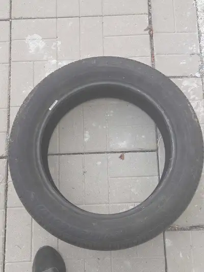 This pre-owned Bridgestone 225/55R18 98H M+S tire is ready to get you back on the road safely. It is...