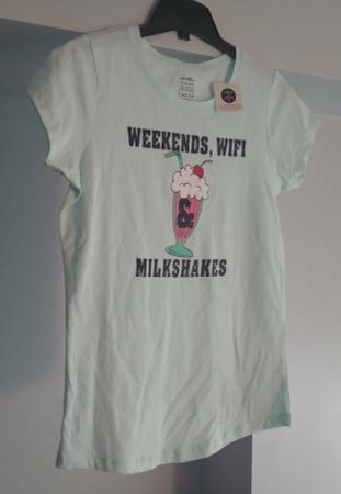 Young Girls Size XL "Weekends, WIFI, Milkshakes" T-Shirt - New in Kids & Youth in Burnaby/New Westminster - Image 2