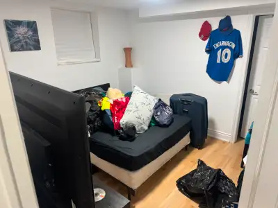 Basement Room for Rent – Prime Erin Mills Location (Winston C