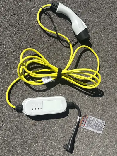 This VW AG EV charger is perfect for topping up your electric vehicle, featuring a standard 120V plu...
