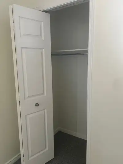 Une chambre à louer en collocation. Non fumeur, pas d’animaux. Un stationnement inclus. La maison se...