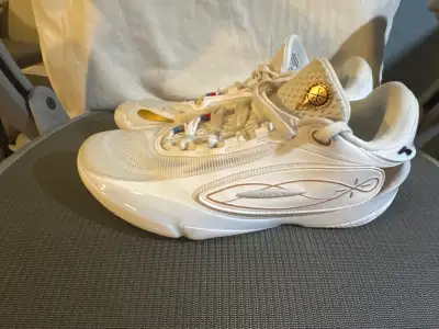 Way of Wade 808 ultra v5 size 9.5, View more