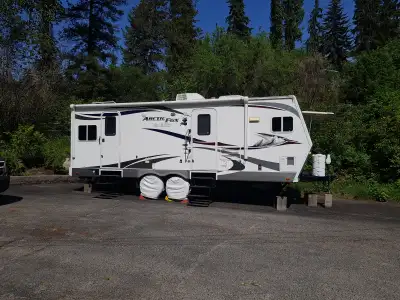 26st Arctic Fox all season travel trailer, 1 slide lightly used. Lots of extras, hitch, accessories...