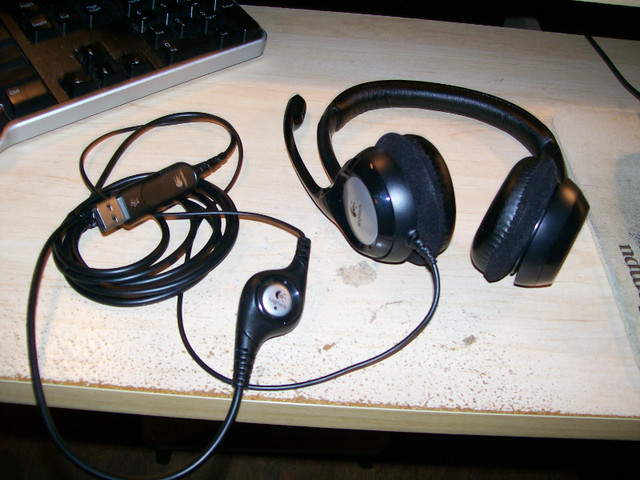 Logitech Computer Headphones with volume adjustable cord, like n dans Autre  à Saint-Jean de Terre-Neuve