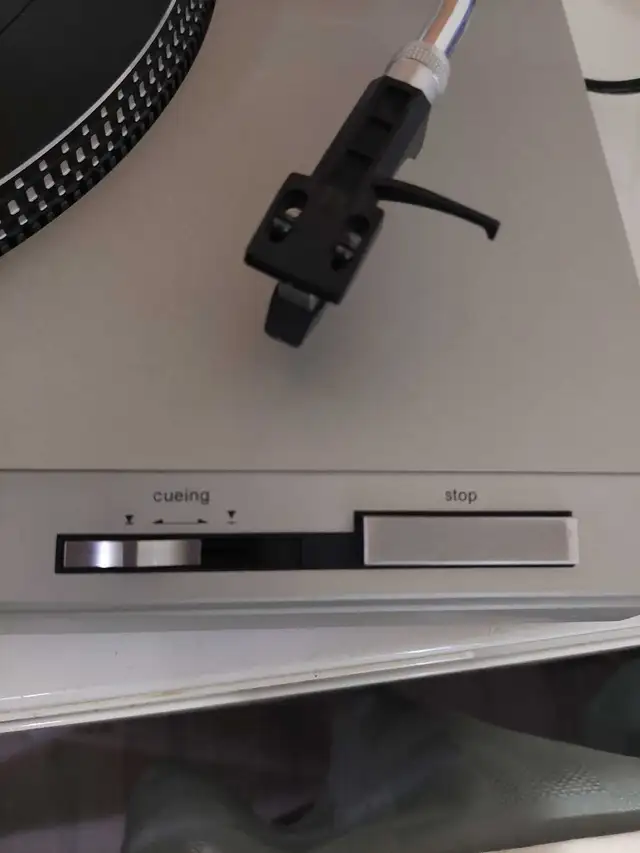 Vintage technics turntable in Stereo Systems & Home Theatre in Belleville - Image 7