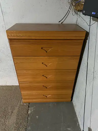 5 drawer dresser.