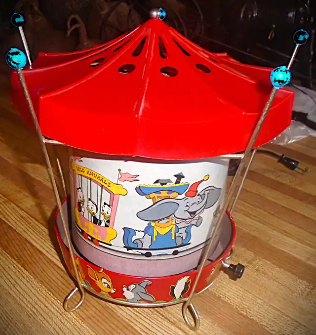 Vintage 1950's Disney Casey Circus Special Carousel  Motion Lamp in Arts & Collectibles in Peterborough - Image 7