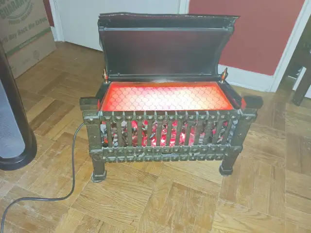 Antique Electric Fireplace in Fireplace & Firewood in City of Toronto - Image 3