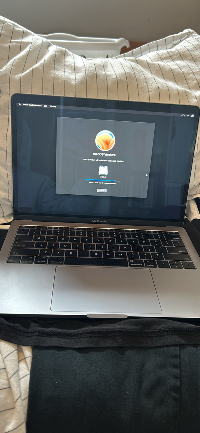 2017 MacBook Pro 256GB SSD in Laptops in Fredericton - Image 2