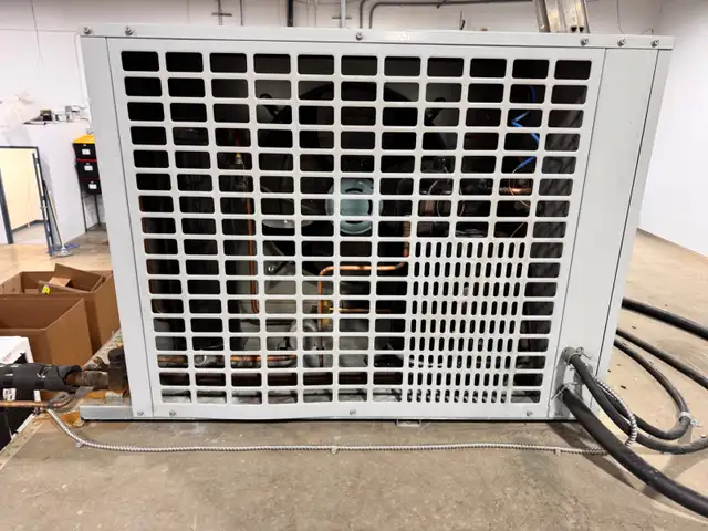 40' self-contained walk-in freezer container in Storage Containers in Edmonton - Image 5