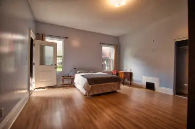 Room for Rent - Downtown Toronto - Available August 1st